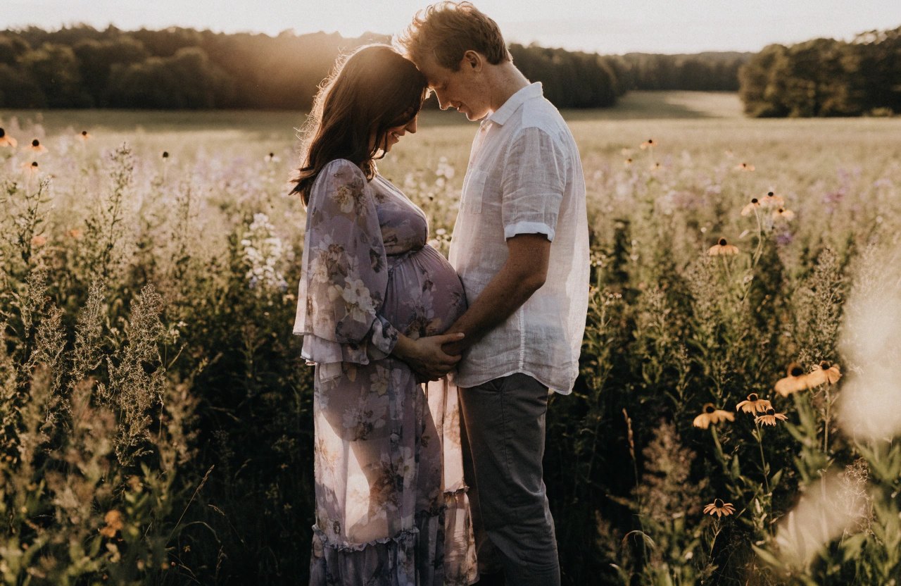 Outdoor maternity session at golden hour, Soba Maternity Dallas