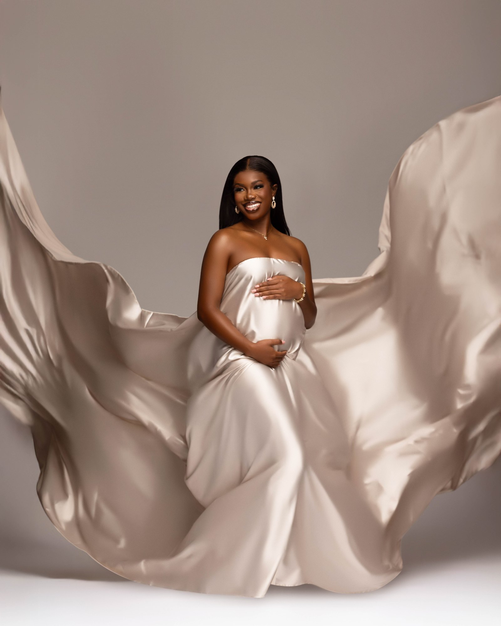 Maternity session in flowing silk, Soba Maternity Dallas