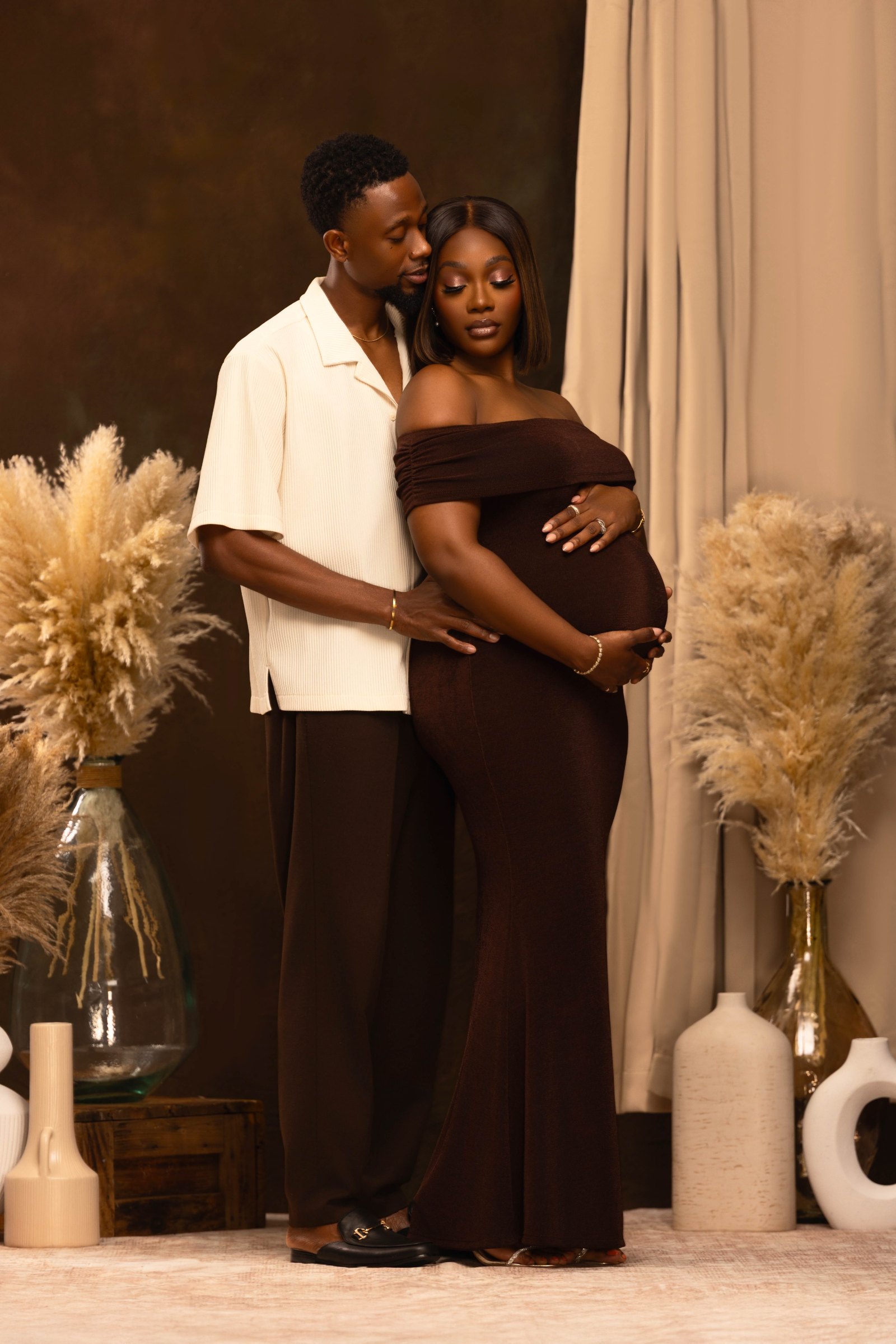 Expecting couple in the studio, Soba Maternity Dallas